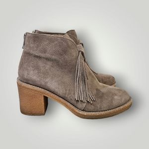 UGG Shoes Womens‎ Size 7 Grey Suede Booties Ankle Boots